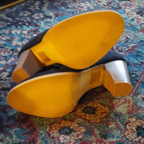 Shoes - Picture 5 of 7